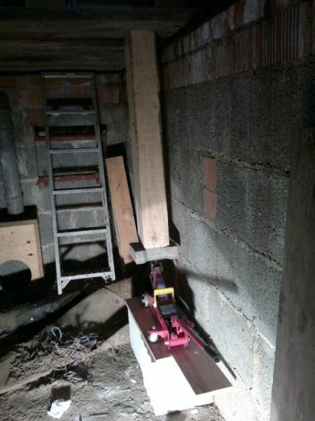 Die Holzbohlen waren so von der Feuchtigkeit Aufgequollen, das ich sie nur mit Gewalt herrausbekommen hab!!