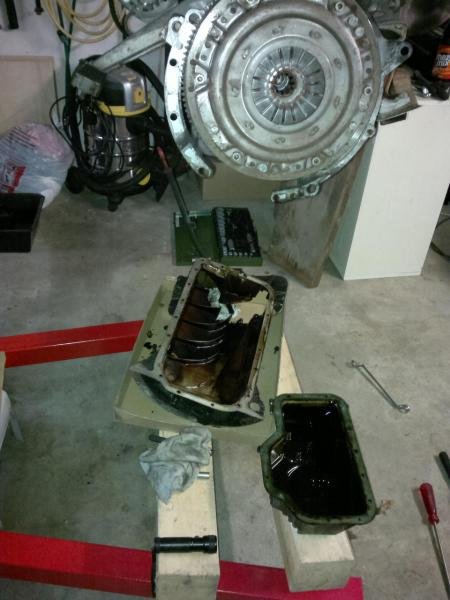 Seit ungefähr 5 Jahren will ich die Ölwannendichtung Tauschen..... Jetzt oder nie! ;)