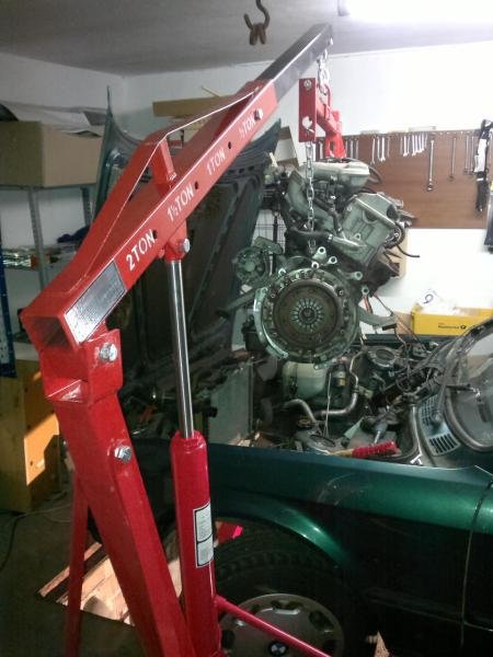 Da hängt das Kaputte Triebwerk.