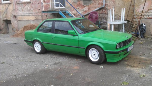 der weisse in grün nach dem unfall :D