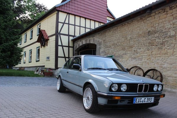 Basaltblauer 318i