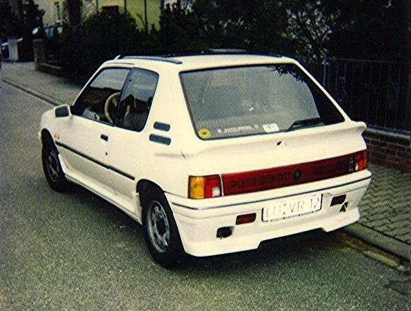 205 back  -  Peugot 205 XS Doppelvergaser 80 PS Bj. 1988 als Neuwagen gekauft<br>(gefahren bis 1993)<br><br>Spoiler Schweller Schürze, Glasschiebedach, Lederlankrad weiss