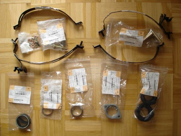 Montagematerial, separat bei BMW bestellt, alles neu, ganz schön teuer *g*