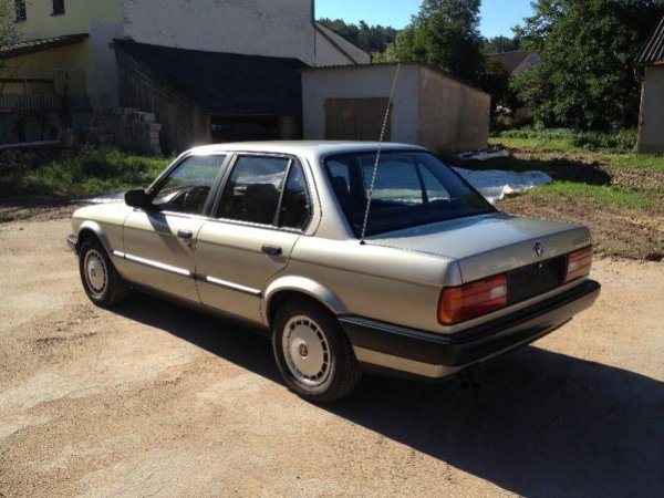 Einmal Sechszylinder ohne alles ab Werk :)