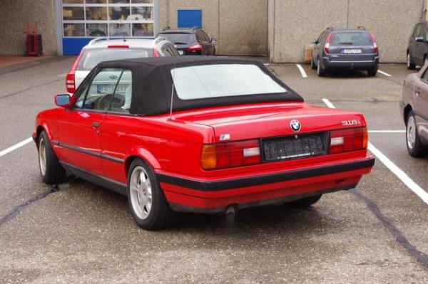 Bilder vom Kauftag im Januar 2013 beim BMW Vertragshändler- Daten: Bj. 7/92. Brilliantrot. 189000 KM bei Kauf. 1 Vorbesitzer. Absolut rostfrei. Innen wie neu. 100 original. Alle Inspektionen wurden bei dem selben BMW Vertragshändler gemacht. Letzter Zah