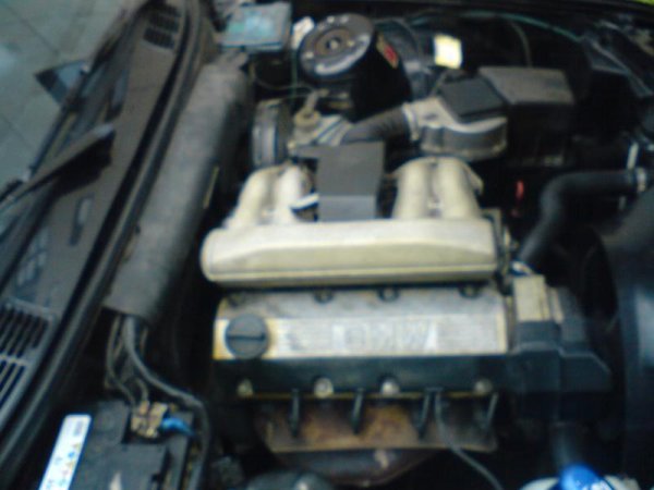 Mein guter alter M40B18 Motor mit 215400km, läuft noch alles bestens.