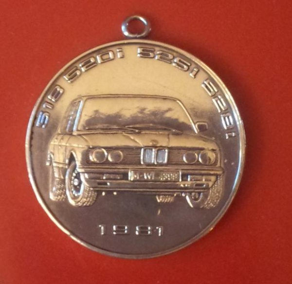 E28 Medaille mit Öse