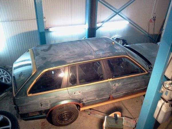 Vorarbeit zum Lackieren und geschliffen ...<br><br>BMW E30 Touring 324td<br><br>Projekt 6.0 BOMBA