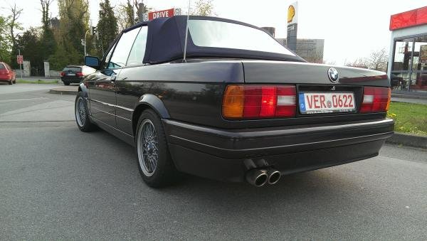 IMAG0087[1] Bis auf ganz wenige Änderungen wie z.B. offener K&N Ansaugfilter, anderes Radio, Auspuffblende (vom 911er) und einer nachgerüsteten ZV ist alles Orginal.