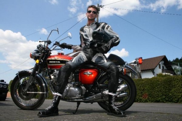 23.05.2010 Auf dem Motorrad des Jahrtausends - Honda CB 750 Four K4
