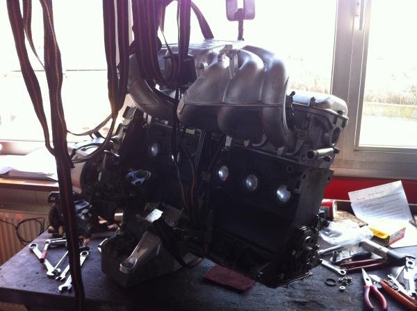 Motor komplett überholt. ( Gehont,Geplant ,Neue Kolben, Lager, Nockenwelle,  Ventile.....)