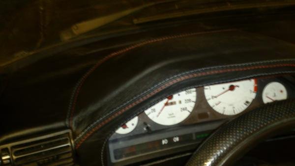 Armaturenbrett mit Leder beziehen lassen und Mittelkonsole auch