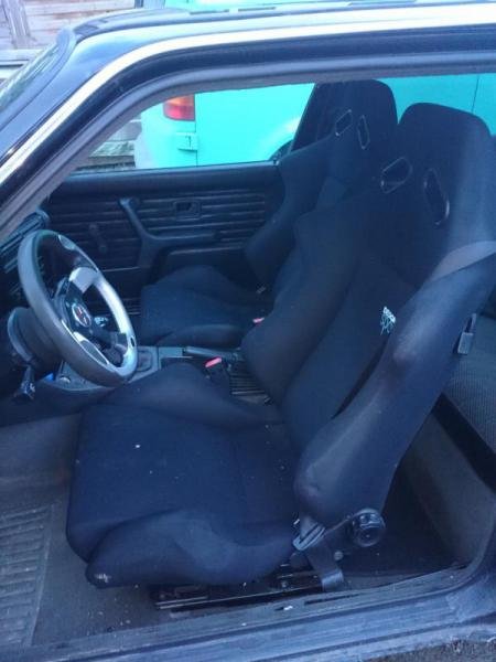 Schalensitze die raus müssen und gegen originale Sportsitze getauscht werden sollen