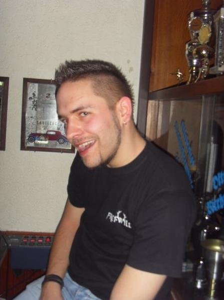 In meiner Stammkneipe mit Bier-Bauch-Ansatz...