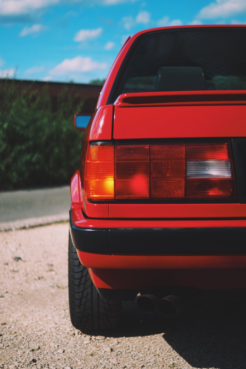 E30 4-Türer Zinnoberrot