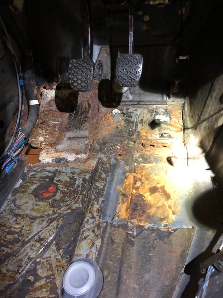 Fahrereseite Rost Fussraum