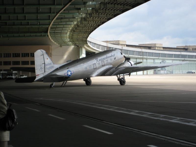 Der Rosinenbomber mit dem wir noch von Tempelhof geflogen sind.Einfach irre war es.