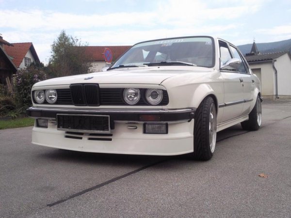 STORM AM 19.10.2011 mit neuen Felgen und breiteren Radläufe derzeit ogne nennenswerte tieferlegung.