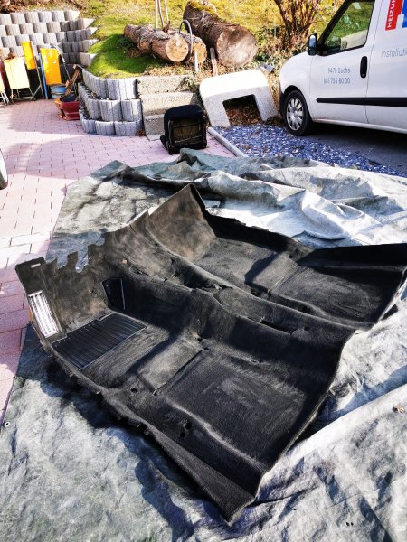 Teppich Schwarz gefärbt