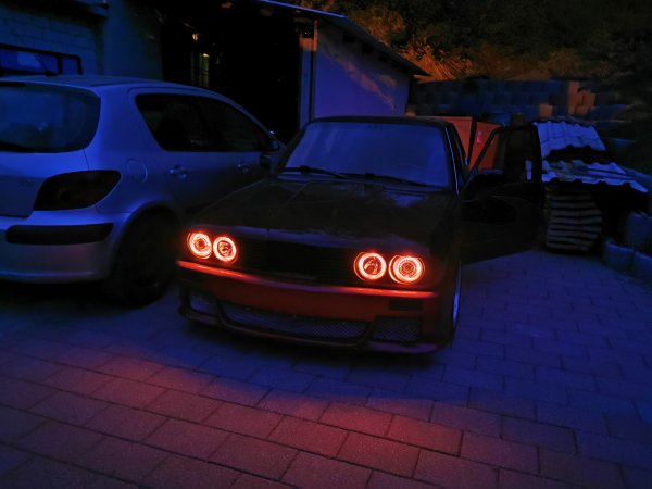 Angel Eyes im dunkeln