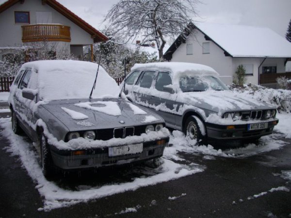 Das Winterensemble 320iT und 325ixT - beide 88er, beide Lachssilber......