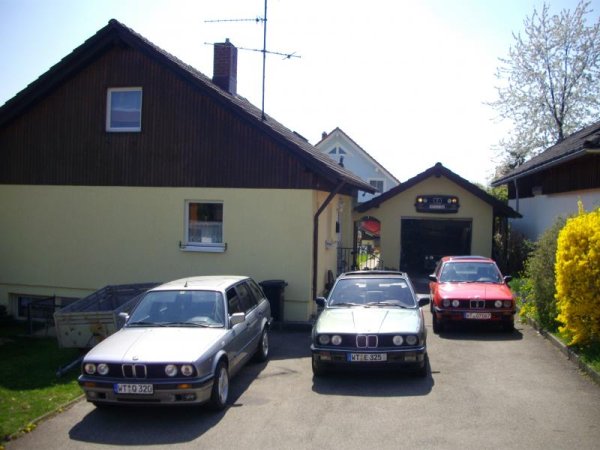 Wenn ihr nu aufmerksam meine Galerie durchgeklickt habt wird euch aufgefallen sein, das einer Fehlt:<br><br>Mein treuer 325e Bj 10/85 den ich 92 gekauft habe und der zuletzt als Winterwanne bis 2005 treu seinen Dienst verrichtet hat. Er steht nicht eins