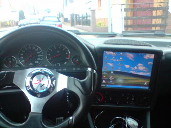 CarPC 10,4" TFT mit Touchscreen. Lüftung, Radioschacht und ATA mußten weichen