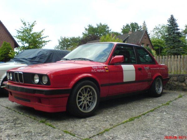 318is (der erste Rennwagen) Super schnell, schneller als der 320is (konnte damit wohl nur besser umgehen. Bin damit jeden Tag zur Arbeit gefahren)