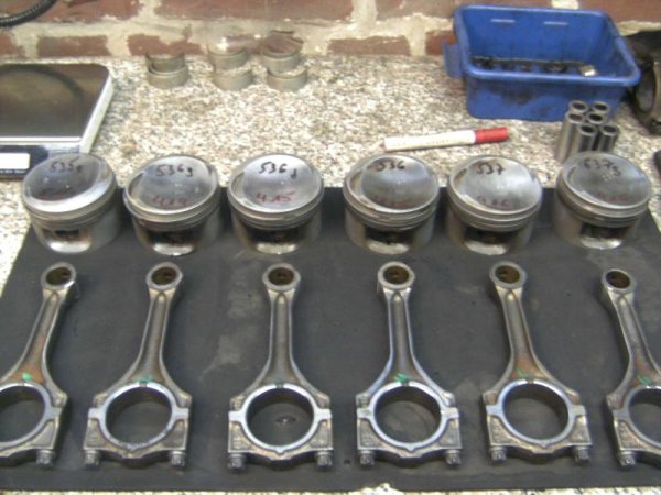 m202,6 003<br><br>Hier auch die dazugehörigen Crack Pleuel.<br>Gewichtsreduziert und ausgewogen von 575g auf 555g.<br>Der Rotierende Teil als auch der Oszilierende Teil wurden nach gearbeitet.