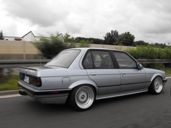 auf der A81 Stuggi -- Singen