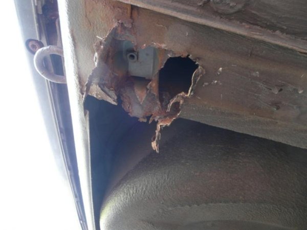 23   05.07.2009   Kofferraum von innen