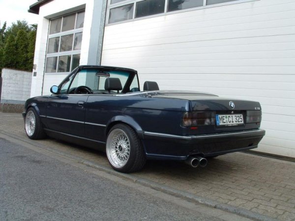 Heckansicht mit Remus ( 2x90mm ) und schwarzen Startec :-)