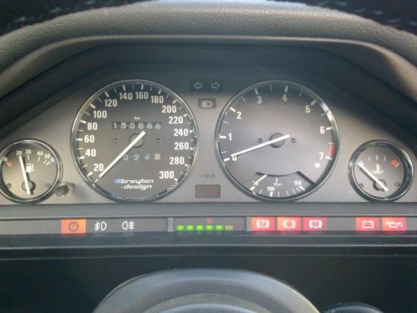 Breytontacho bis 300km/h original mit Öltemp. e30 M3 und DZM Scheibe von VVFL 318i ohn Verbrauchsanzeige.<br>Tachoringe sind Eigenanfertigung.