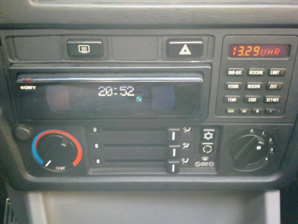 Sony Black Panel / BC II mit Alarm / Klimaanlage mit E-Temperaturregulierung.