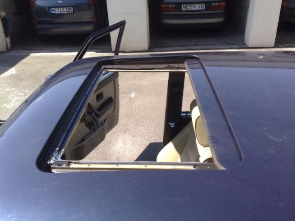 Vor dem Umbau mit normalem SSD.<br>Beim ausbau habe ich auch dort jede menge Rost unter dem Dachhimmel entdeckt und das SD sofort entsorgt :-(