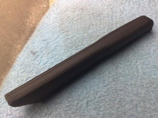 Handbremsgriff in schwarzem Leder beziehen lassen :-)