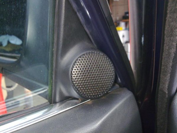 Ebenso selten wie gesucht die Spiegelhochtöner die es im e28 ganz selten gegeben hat nachgerüsstet :-)