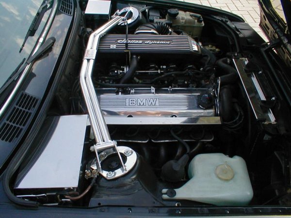 BMW dbilas Motor<br>BMW Diamantschwarzmetallic<br>dbilas Einzelldrosselanlage <br>dbilas NW Härtere Ventilfedern<br>Tzet Fächerkrümmer<br>2,7 L ETA Block<br>und und und<br>war echt Böse