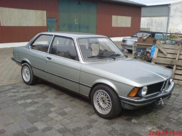 BMW e21 315 Bj.1983
<br>Opalgrünmetallic 
<br>Unfallfrei!
<br>Erster Lack Top Zustand kaum Rost!