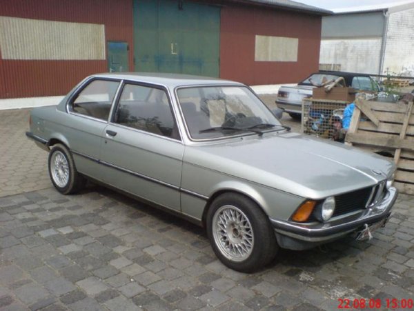 BMW e21 315 Bj.1983<br>Opalgrünmetallic <br>Unfallfrei!<br>Erster Lack Top Zustand kaum Rost!