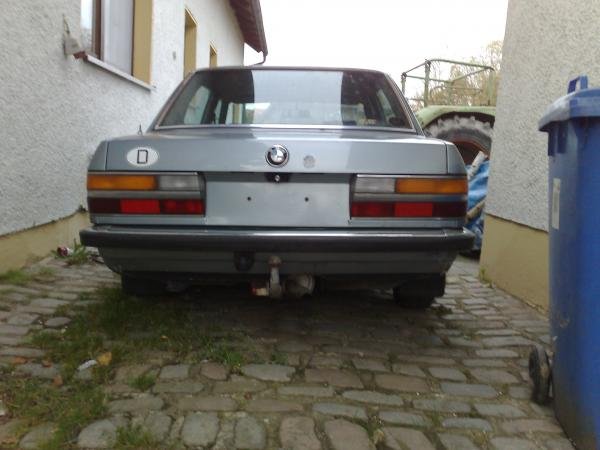 E28 Bilder sind vom Kauftag, dass Fahrzeug steht in der Werkstatt und ist zerlegt