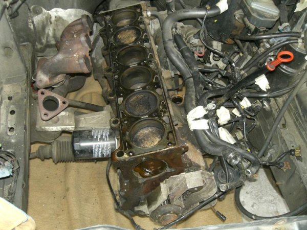 So kann ein 320i Block aussehen mit 309450km auf der Uhr ;)