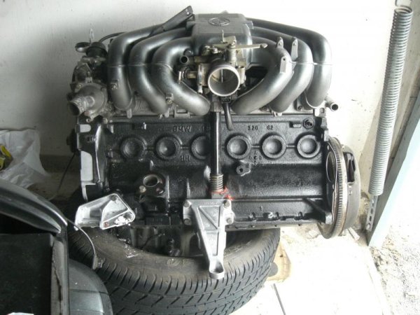 Alles wurde gereinigt, neu Abgedichtet, viele Neuteile und und und......