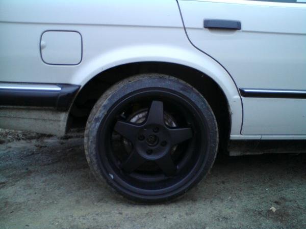 schöne 9j*16 dezent felgen mit 215/40R16 reifen