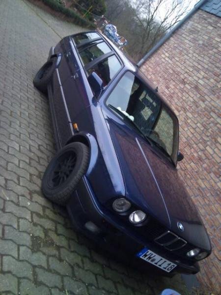 Mein aktueller 320i der frisch auf 325i umgebaut wurde da der M20B20 en Zahnriemenriss bei 180km/h hatte...schade lief wie ne eins und ich fahre lieber 320i ...