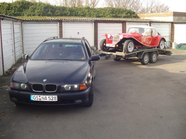 Mein derzeitiges Alttagsauto - E39 528i Bj.9/99. Was für ein Eimer !!!<br>Habe Ihn vor 4 Jahren gekauft - war mein teuerstes Auto - und habe da das gleiche Geld an Reparatukosten wieder rein gesteckt !!!