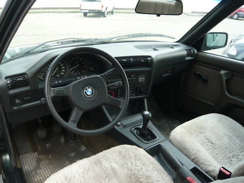 BMW E30 320i innenansicht