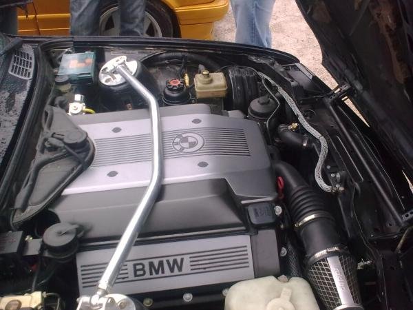 29082009 011 4,4lieter v8 im e30