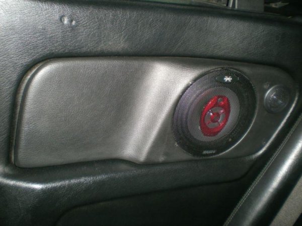 Sellten und teuer. Hab mich aber wieder von den Halterungen getrennt weil man die Seitenteile nicht mehr richtig befestigen konnte.