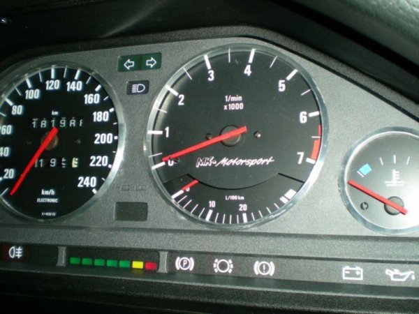 Weiße Tachoscheiben weider raus und durch MK-Scheiben ersetzt.